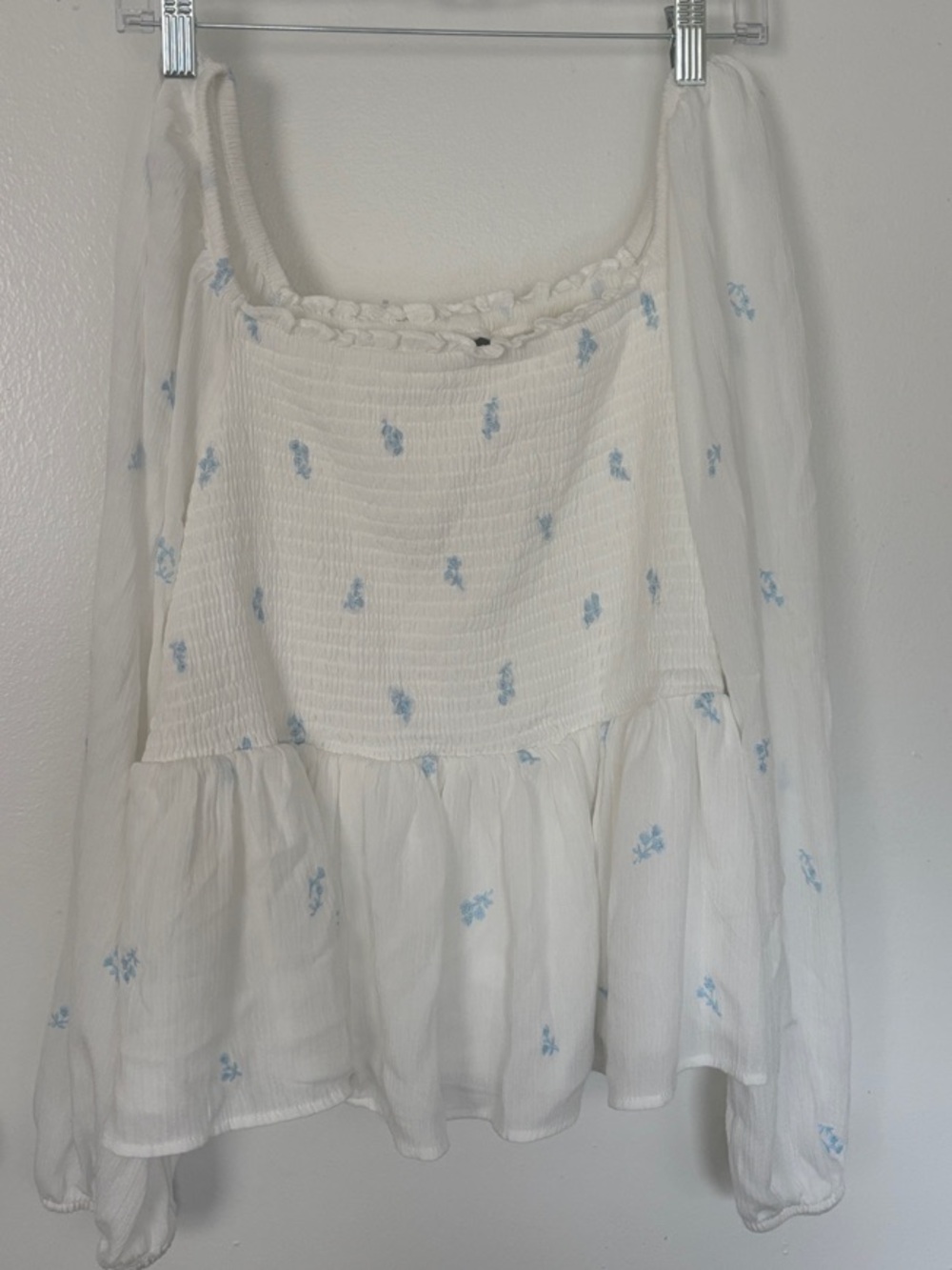 Torrid Floral Peasant Top White Blue Smocked Size 1 14/16